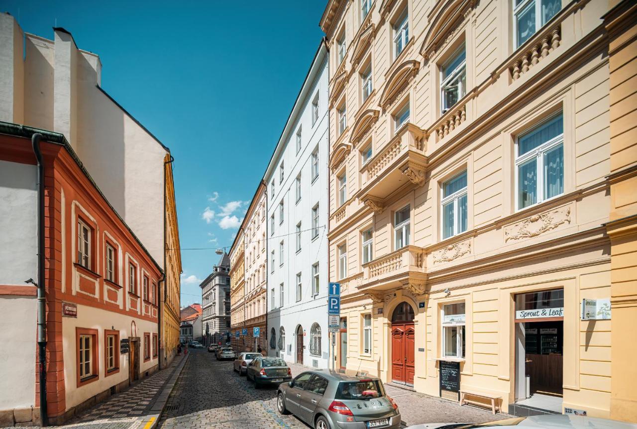 Centrum Apartments Pstrossova Prag Exteriör bild